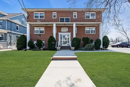 BRIAR LANE Photo 1