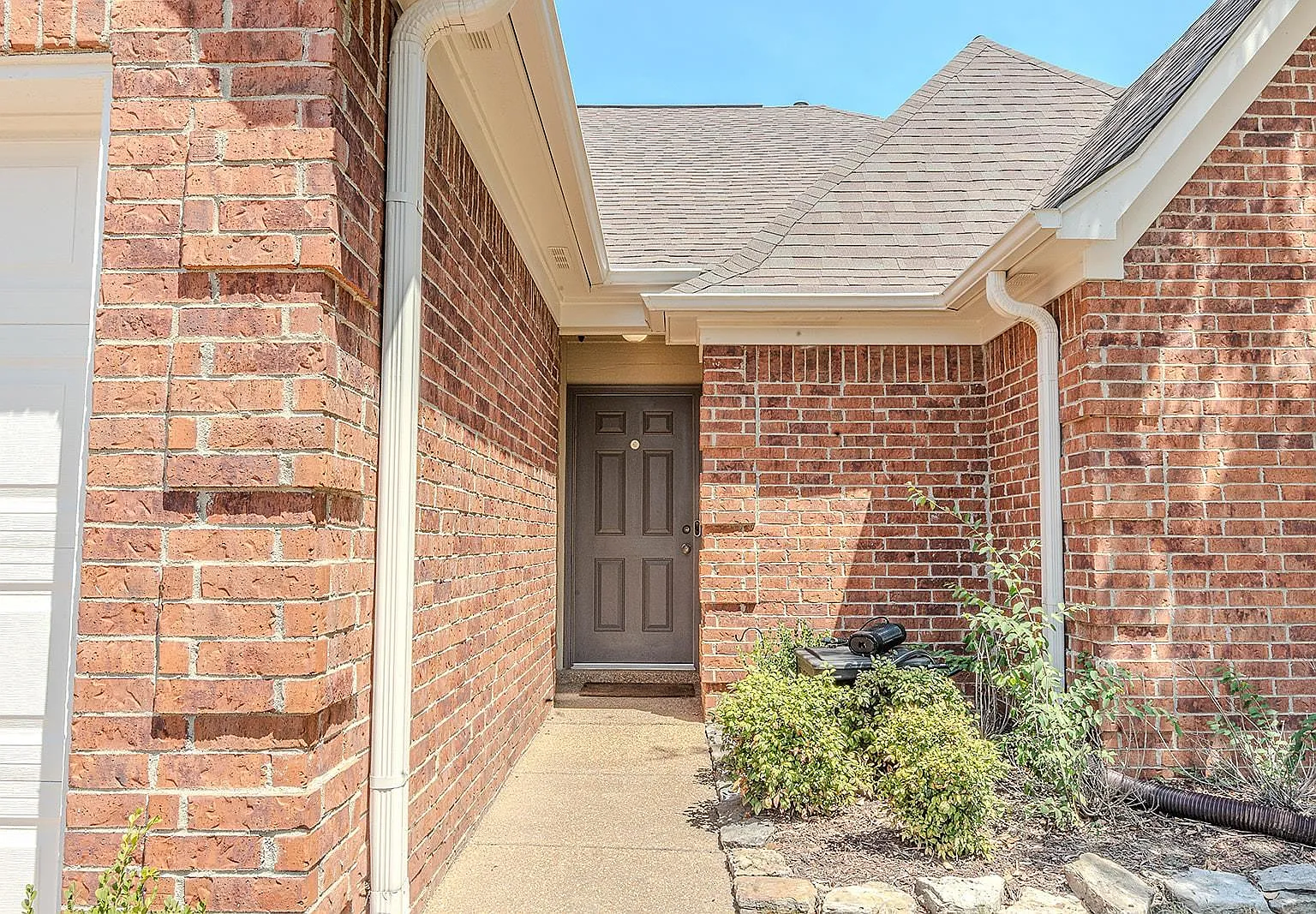 4 bed, 2.0 bath, 1863 sqft, $2,150 — Photo 4