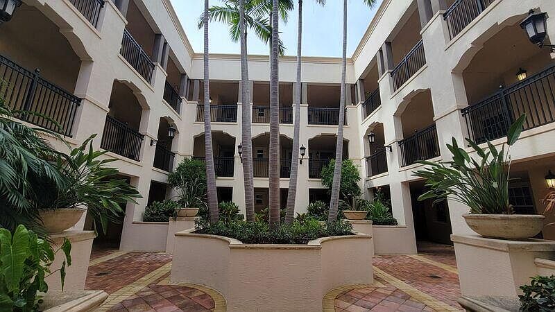 1st image of 4445 El Mar Dr APT 303