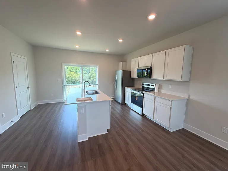480 Sophie St — Photo 5