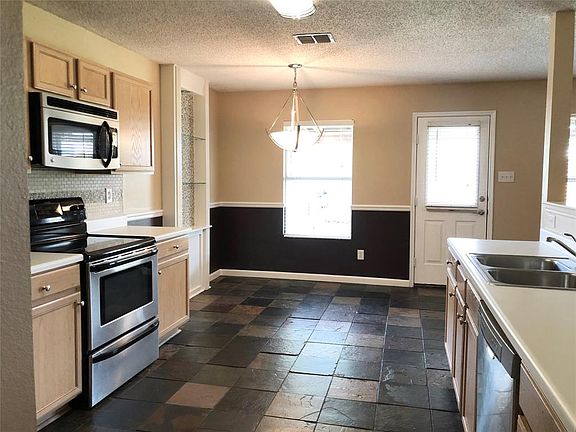4th image of 619 Claiborn Ln