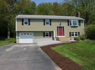7 Surrey Ln, Webster, MA 01570