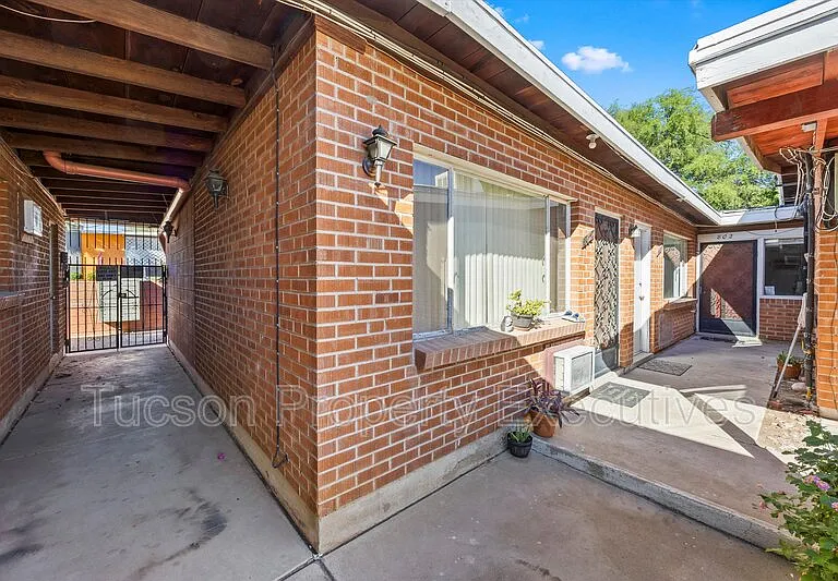 802 N Alvernon Way E — Photo 23