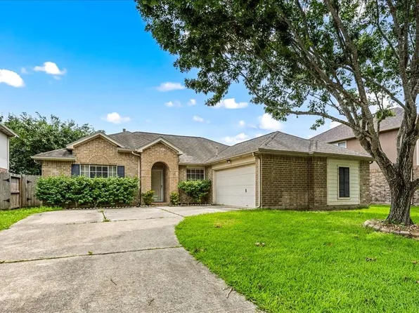 615 Oak Berry Drive, Kemah, TX 77565