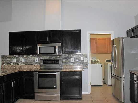 4th image of 4022 Lake Bluff Dr