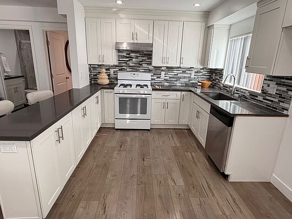 4th image of 3527 3/4 Siskiyou St