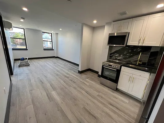 Rented by Delmark Realty LLC | media 11