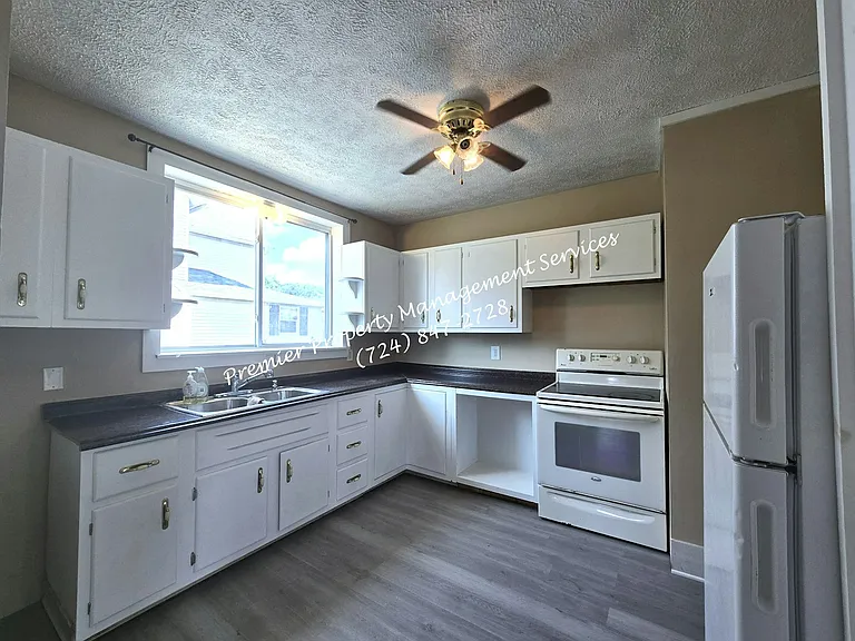 407 Bridge St — Photo 13