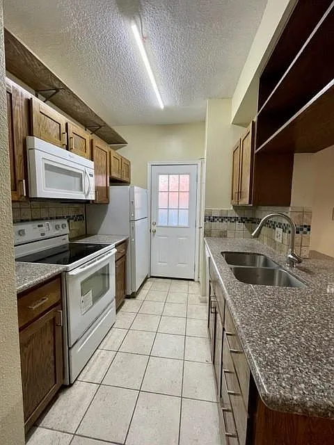 2 bed, 1.5 bath, 1104 sqft, $1,450 — Photo 1
