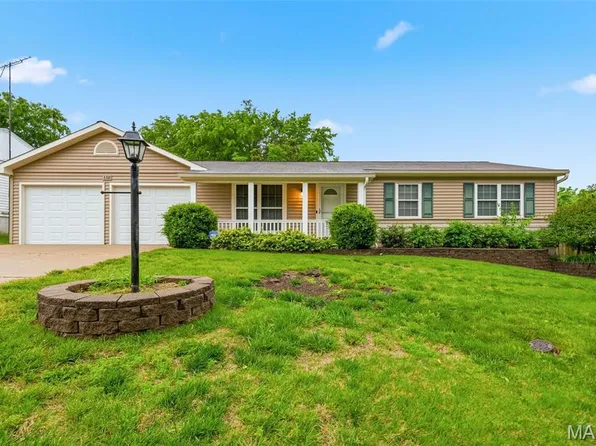 112 Clear Creek Dr, O'Fallon, MO 63366