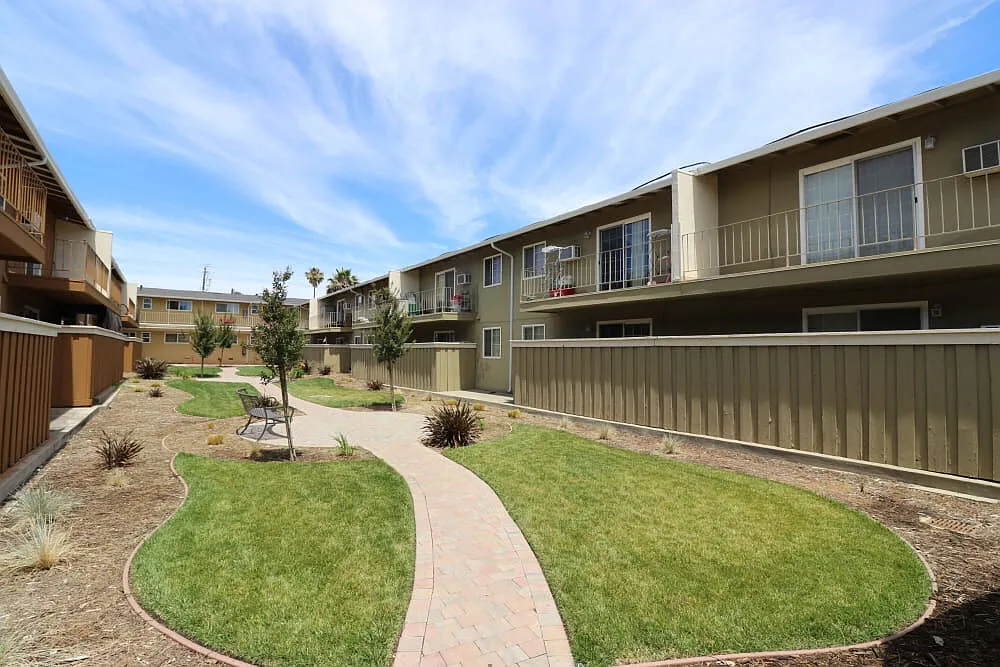 Mountain View Apartments — Photo 4