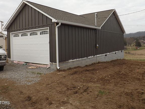 3rd image of 935 Shawanee Rd