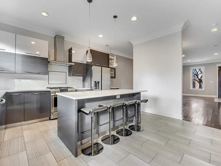 1317 W 18th Pl #2F — Photo 7