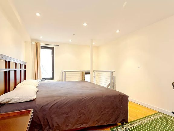 4th image of 215 E 81st St APT 5D