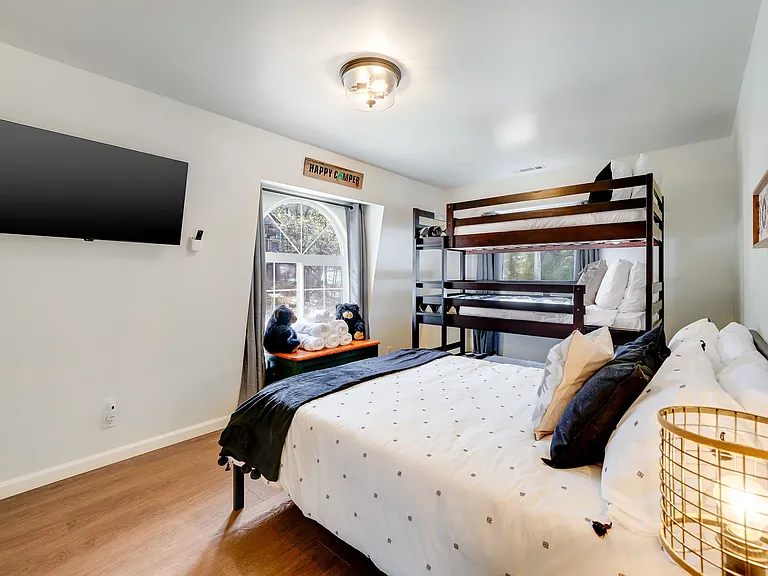692 Santa Barbara Ave — Photo 12