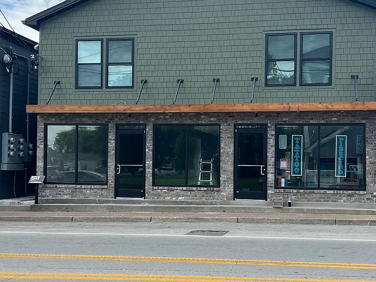 151 N Bardstown Rd — Photo 1