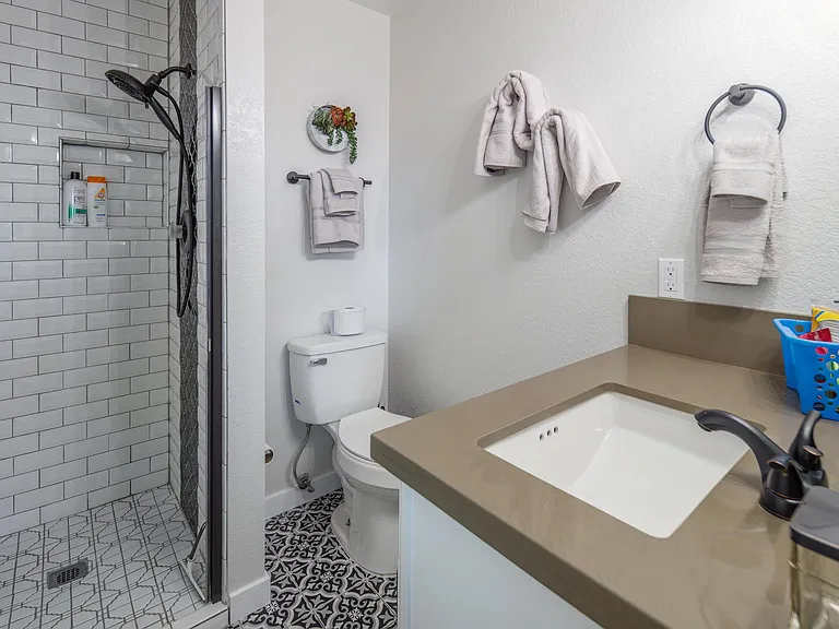 2199 Cosnina Dr — Photo 16