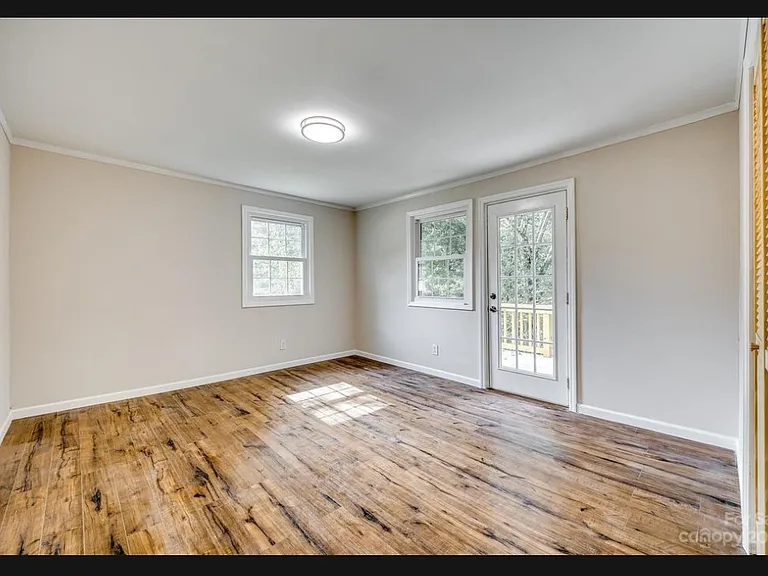 212 Price St — Photo 10