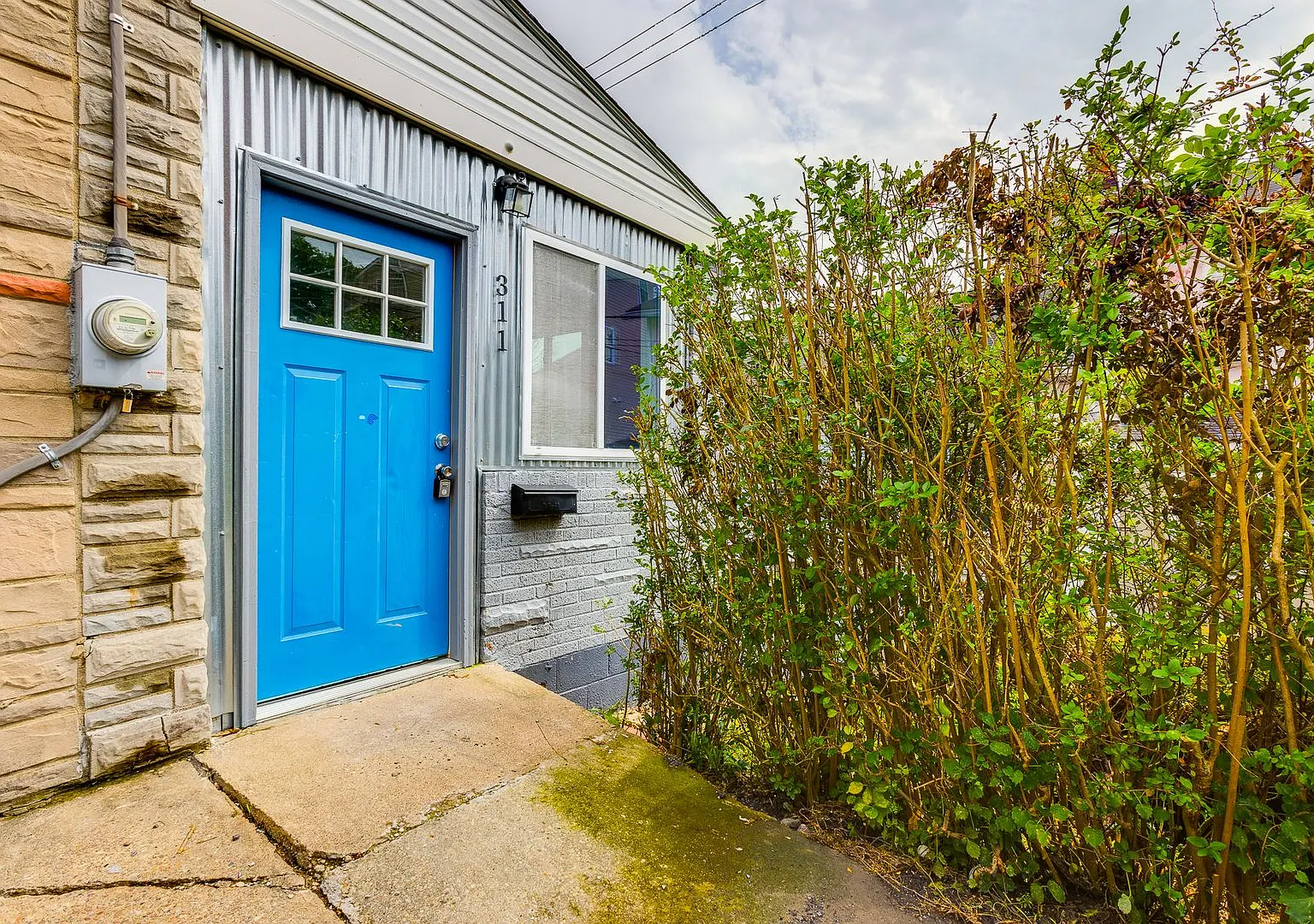 Available Now - 3 Bedroom Home W/ Garage! Ask How You Can Get Up To One Month Of Free Rent! — Photo 4