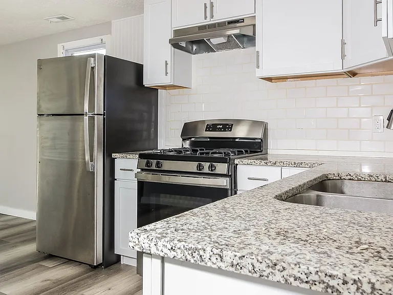 943837_021_kitchen_13184492.jpg