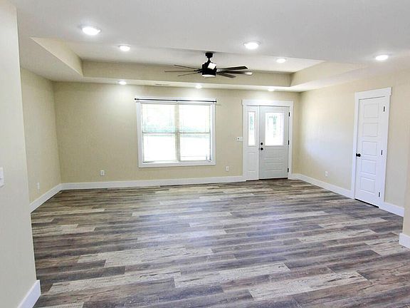 2nd image of 181 Gladiola St