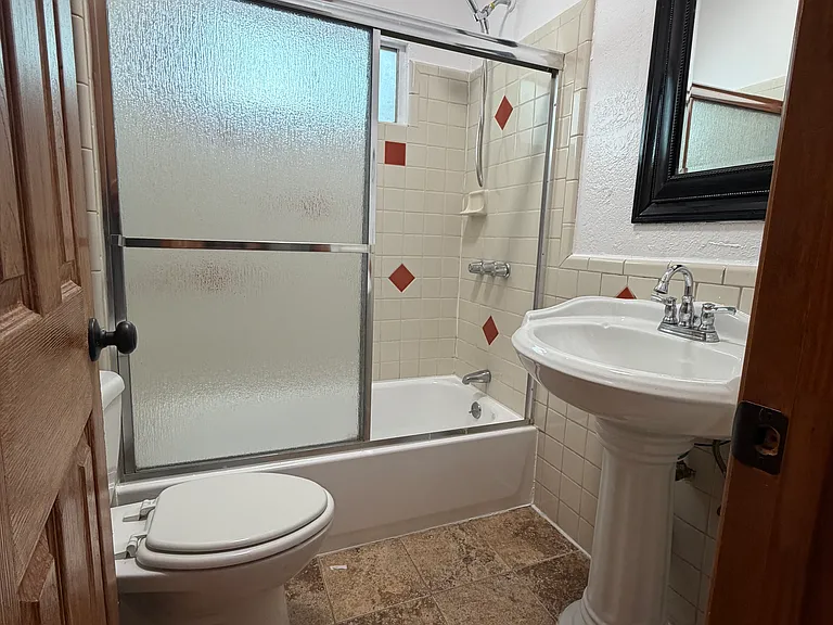 1172 N Kingsley Dr #107 — Photo 12