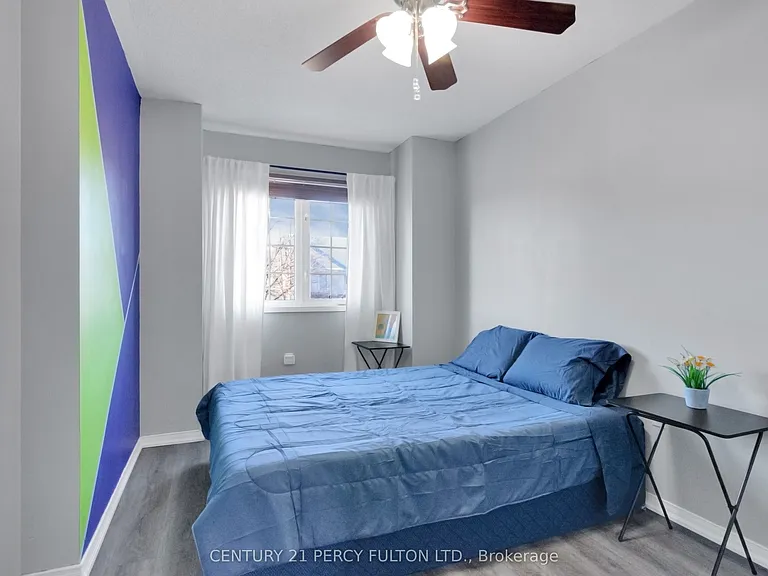 19 Odessa Cres — Photo 21