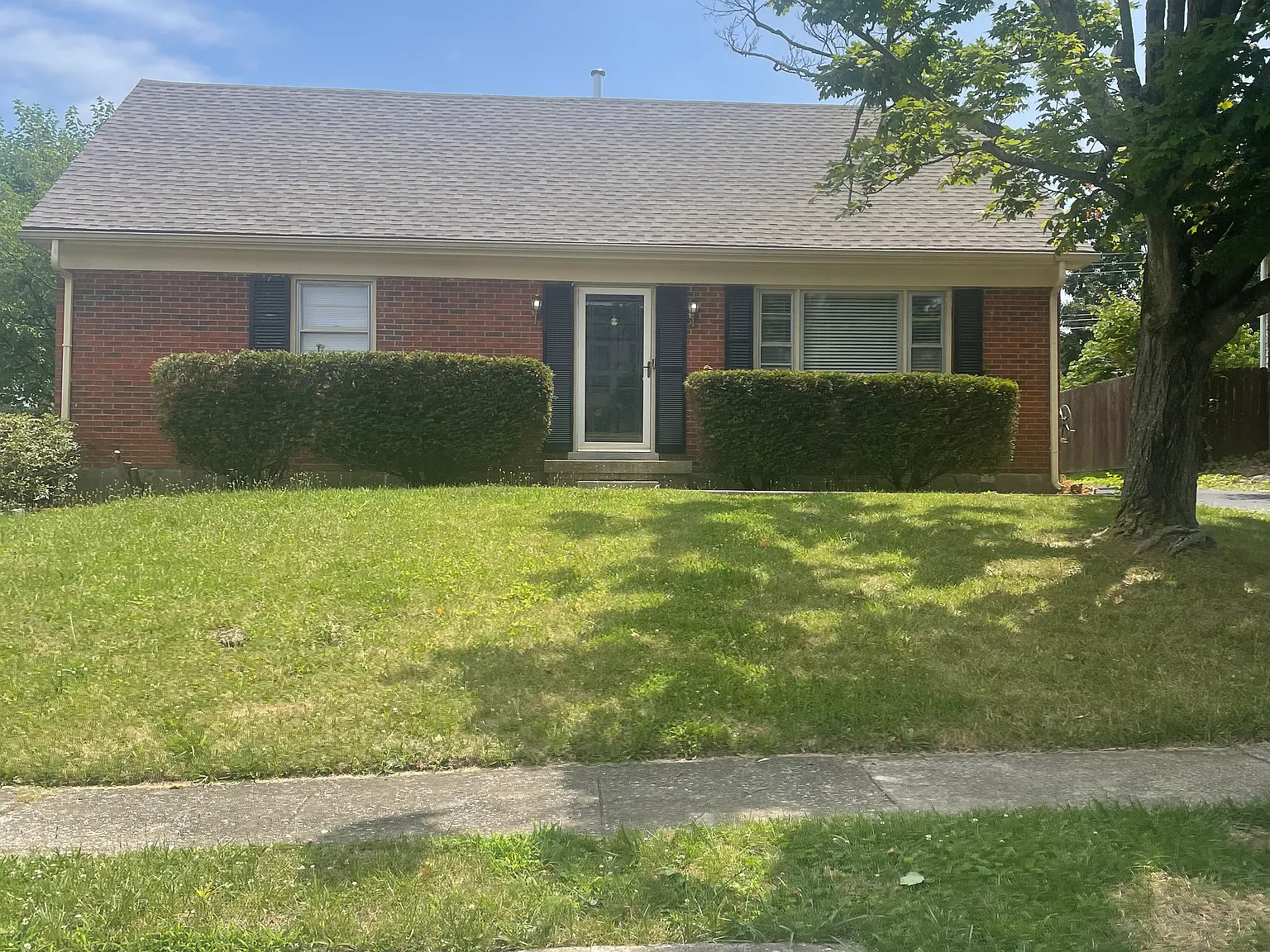 5 bed, 2132 sqft, $2,500 — Photo 2