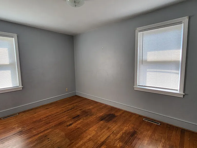 207 W 16th St — Photo 5