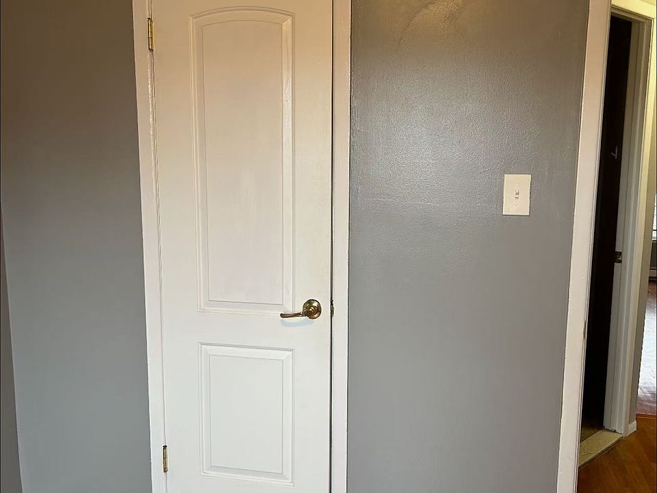 1st image of 176 Bay 47th St Floor 3