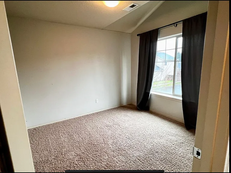 4303 NE 136th Ave — Photo 16
