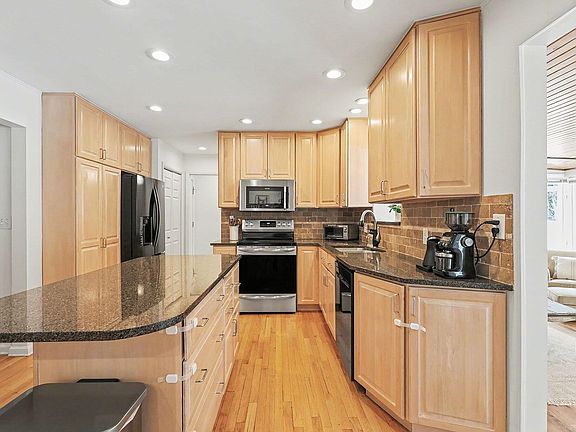 5th image of 244 Leisure Ln