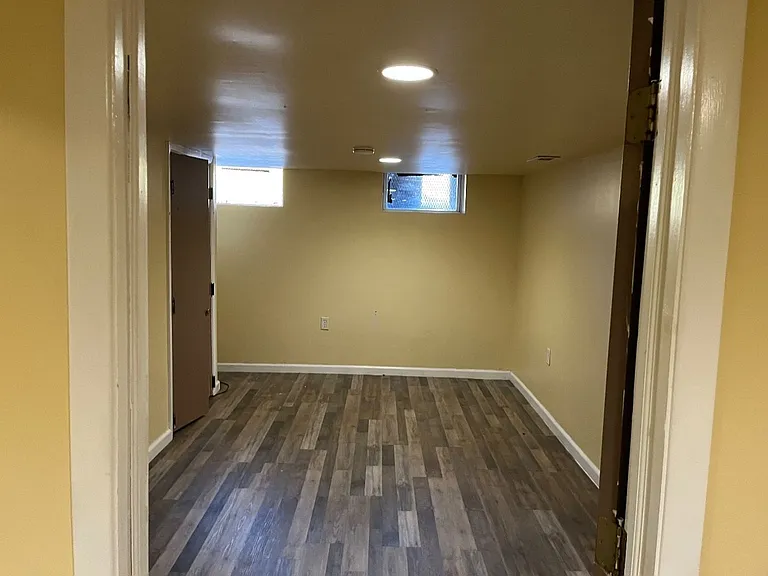831 E Chase St — Photo 8