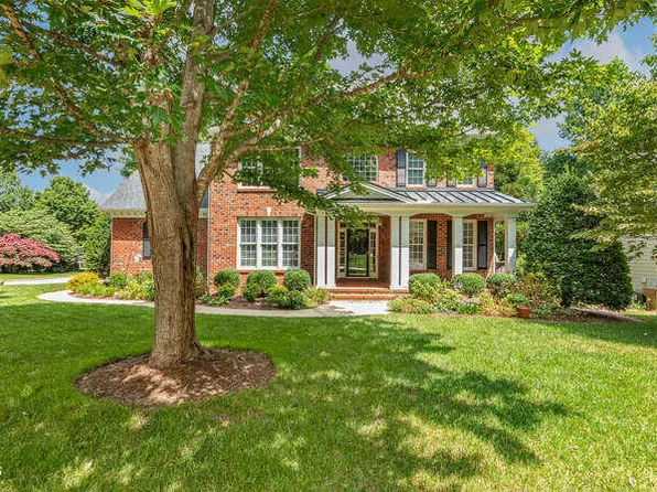 501 Northwoods Dr, Cary, NC 27513