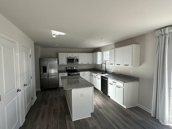 3rd image of 80 Hunting Wood Dr