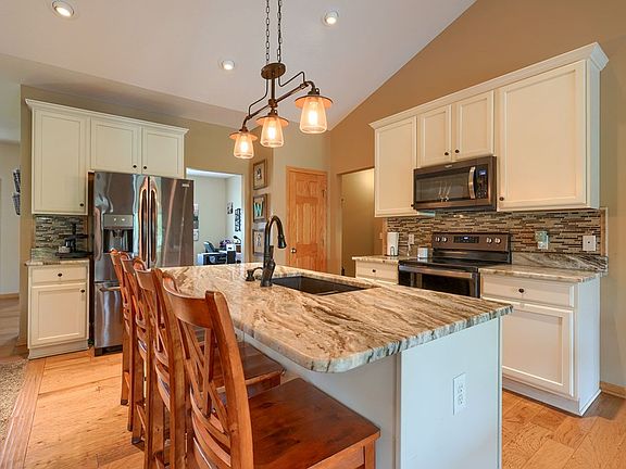 5th image of 367 Hanover Dr