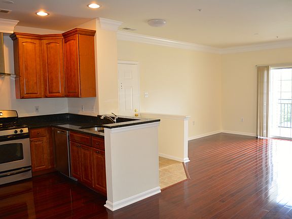 4th image of 4135 Fountainside Ln Unit 203
