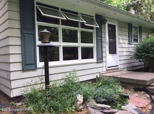 104 Tanbark Ln, Tannersville, PA 18372