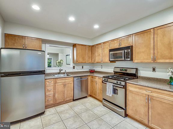 4th image of 10712 Pine Haven Ter