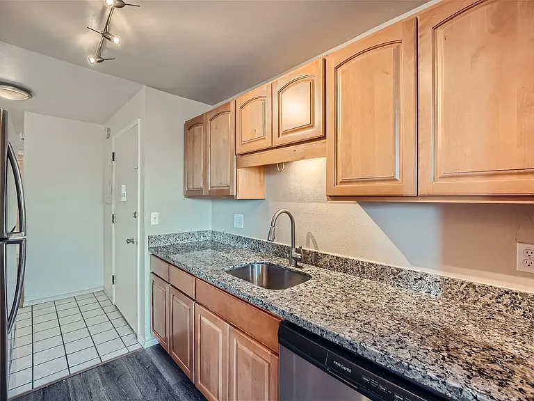 Sunset View Apartments — Photo 4