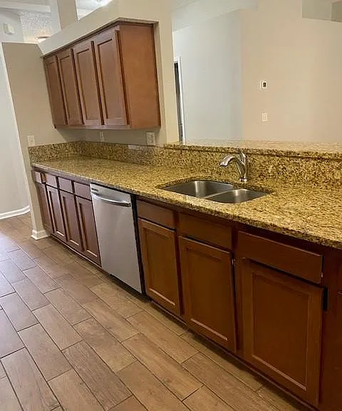 10574 Lake Hollow Ln — Photo 8