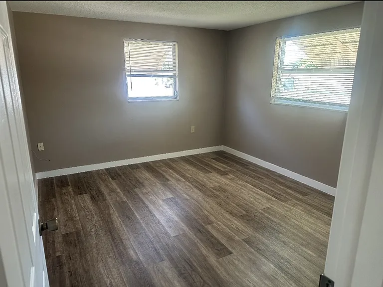 1025 Classic Dr — Photo 6