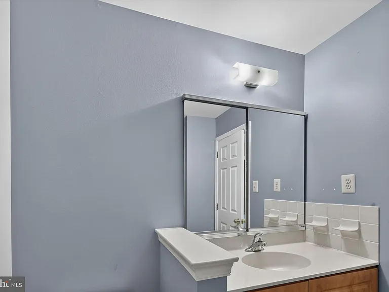 27 Lincoln Dr — Photo 31