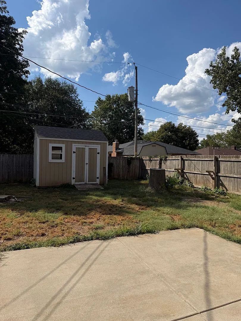 4 Bed, 2 bath, 2 car garage patio home — Photo 4