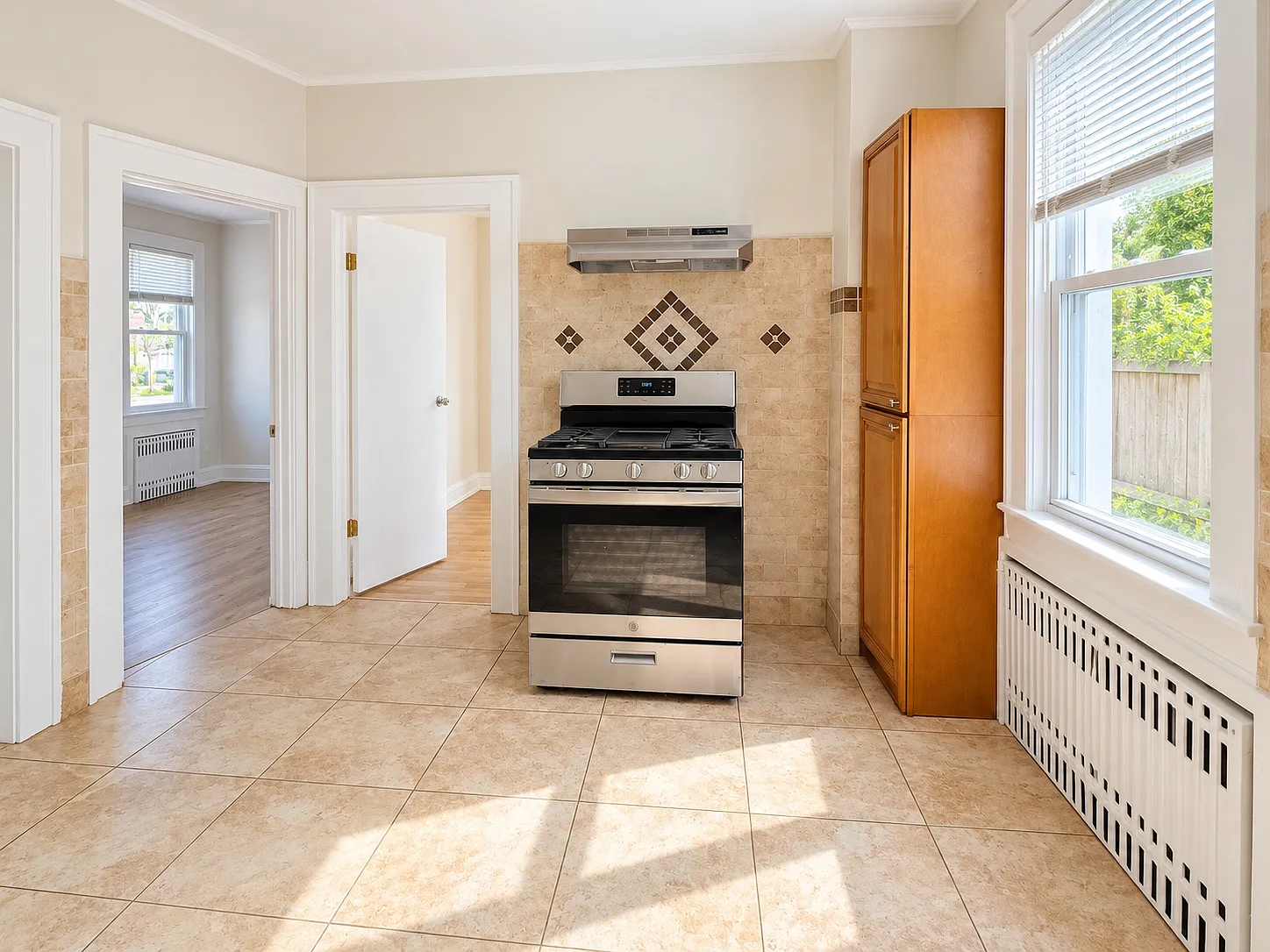 2 bed, $2,000 — Photo 4