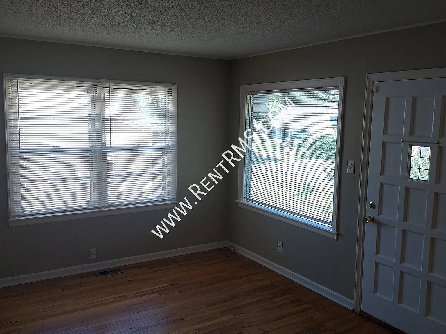 2413 Sw Bradbury - 2 Bed/1 Bath — Photo 3