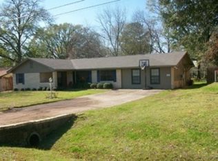 2340 Jacksonville Dr, Henderson, TX 75654