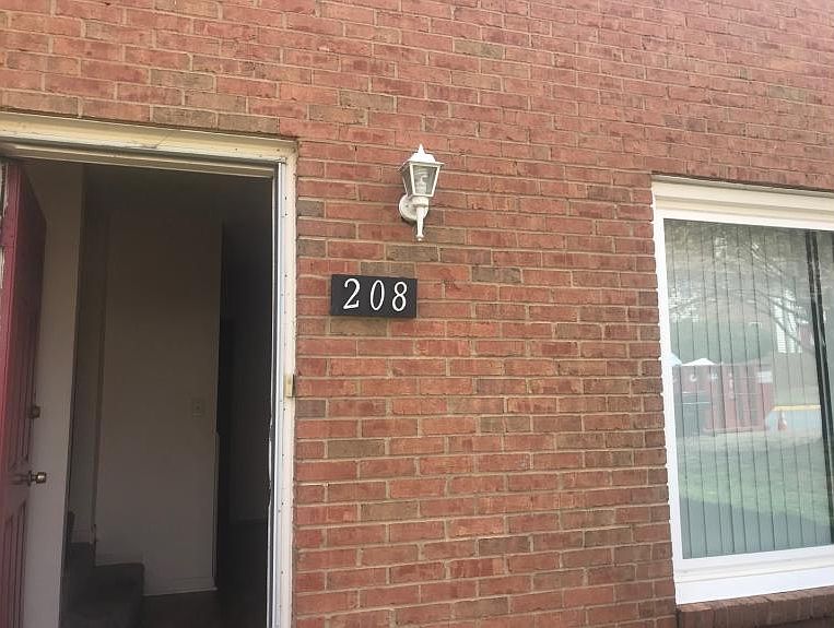1st image of 208 High Creek Dr