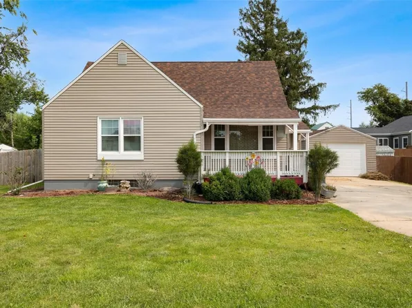 1818 B Ave NW, Cedar Rapids, IA 52405