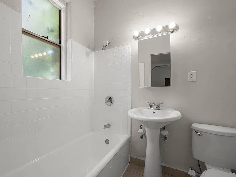 1610 N Normandie Ave — Photo 11